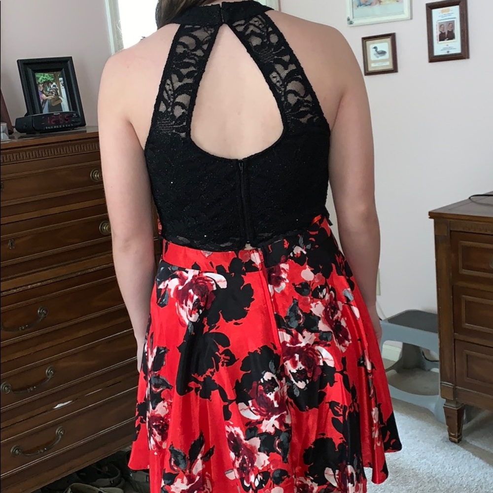 Prom dress - Picture 2 of 2